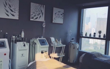 武漢打工妹創業開美容院，沒上美團，三個月盈利回本。